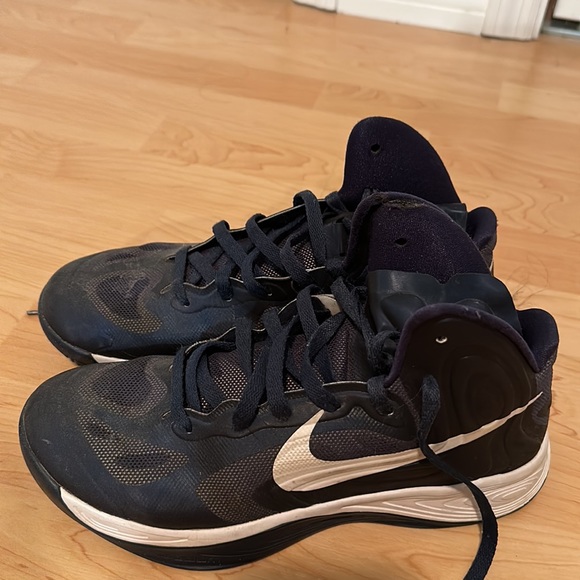 Nike size 8 Hyperfuse shoes - Picture 2 of 5